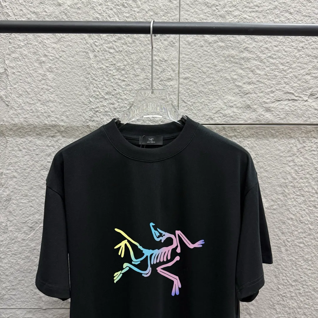 ARC'TERYX* * 2025 New Arrival Classic T Same Style ：Black White Size： S （90-130 ） M （120-150 ） L （140-165 ） XL （160-180 ） XXL （180 ）